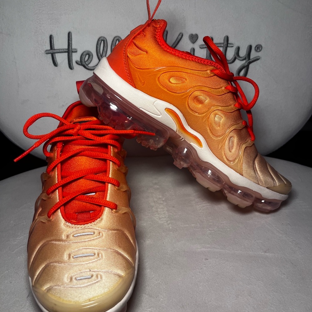 Vapormax in orange Womens 5.5